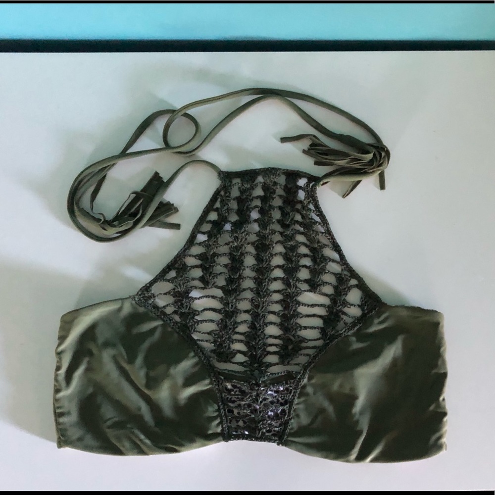 Acacia top
